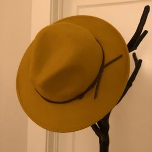 NWOT Universal Thread Mustard Yellow/Gold Felt Fedora Hat